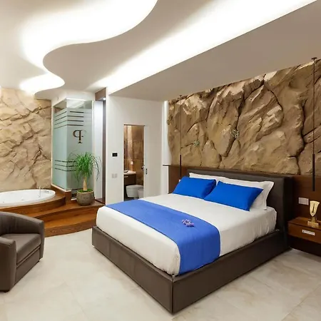 Palazzo Ferrucci Luxury 酒店 *