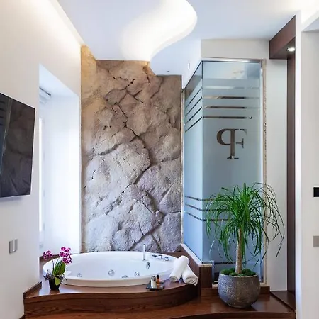 Palazzo Ferrucci Luxury 卡利亚里