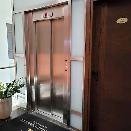 Palazzo Ferrucci Luxury Hotel *